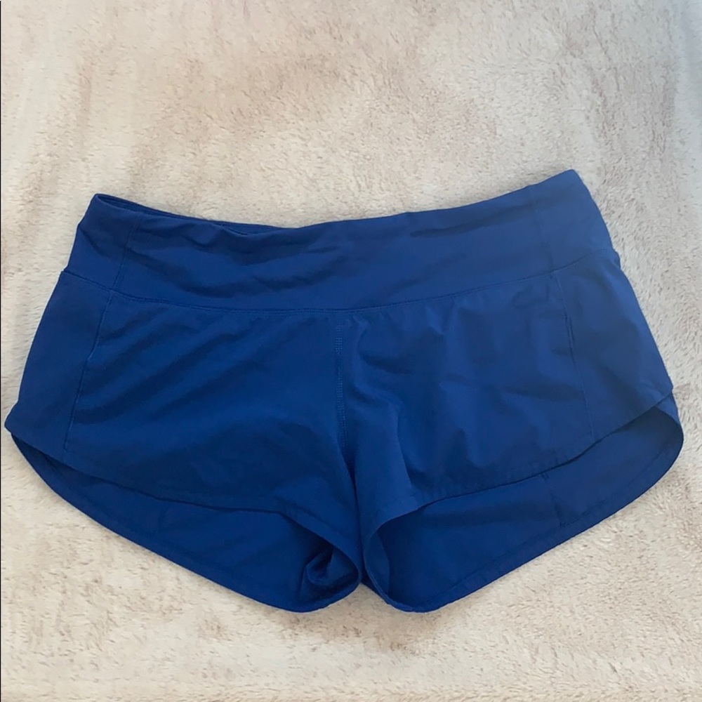 Lululemon Womens 2.5 shorts size 6